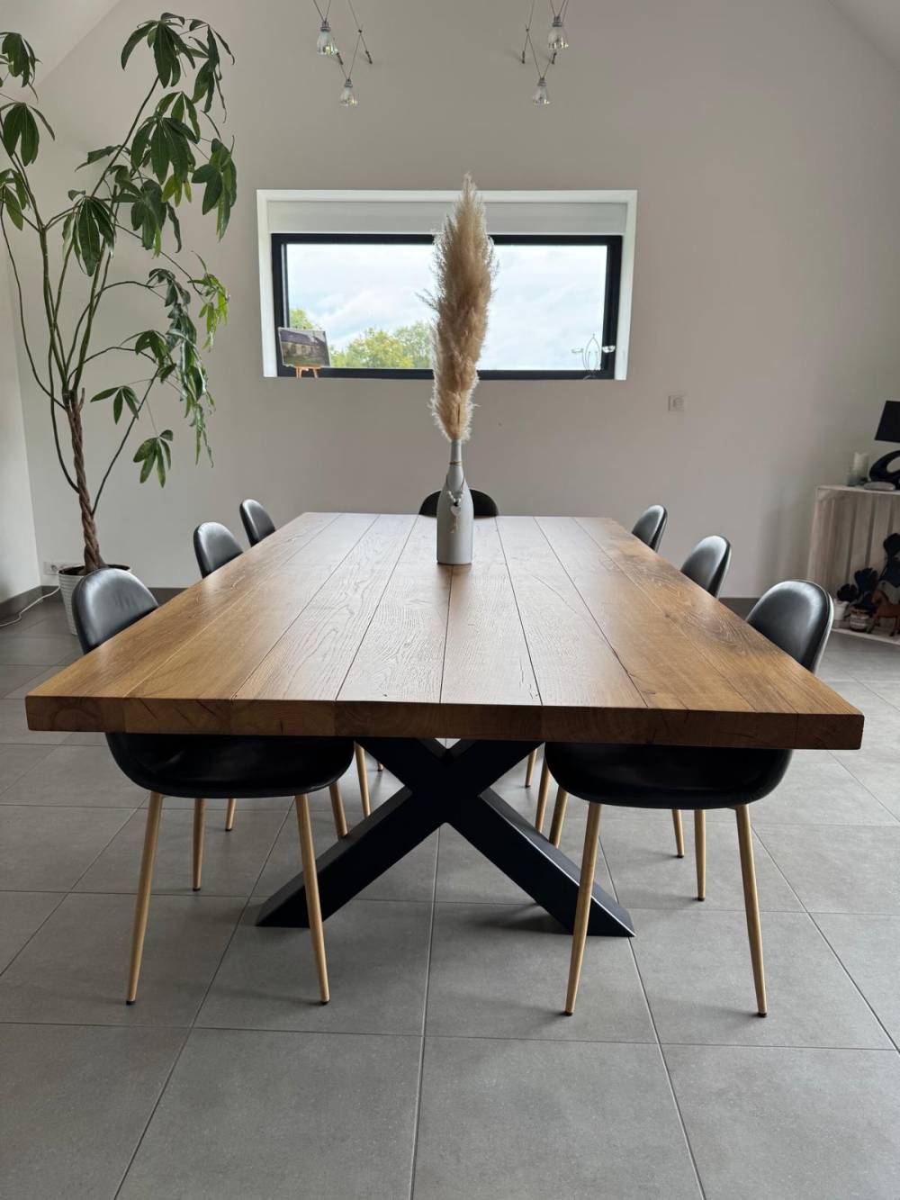 Table en bois de chêne avec pieds métalliques